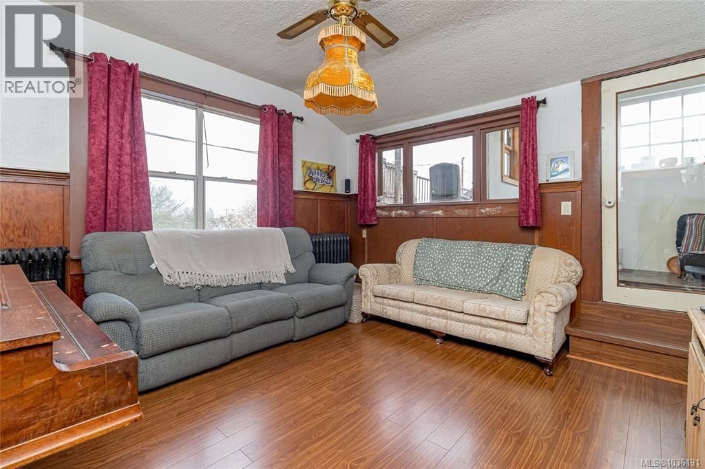 451 Irwin Street property photo