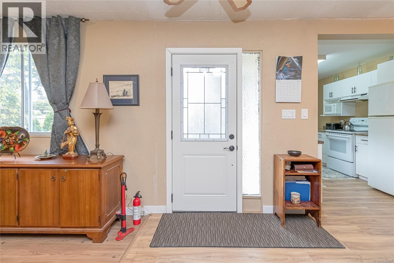 8 3208 Gibbins Road property photo