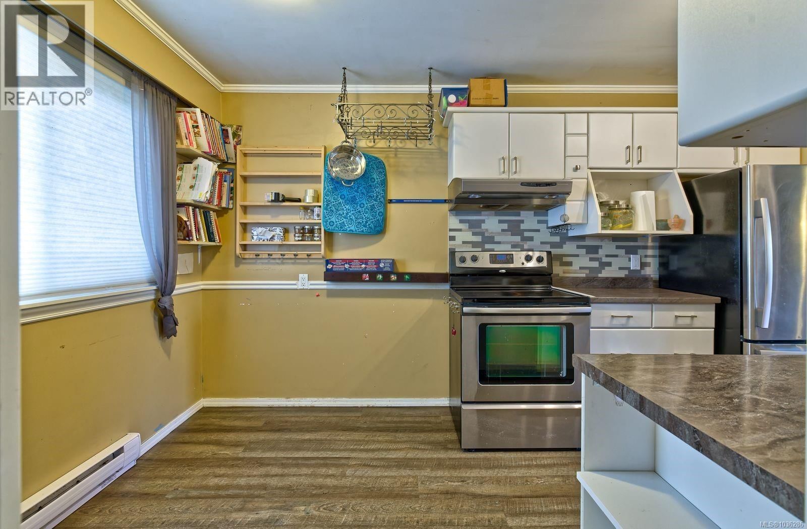 8 721 Malone Road property photo