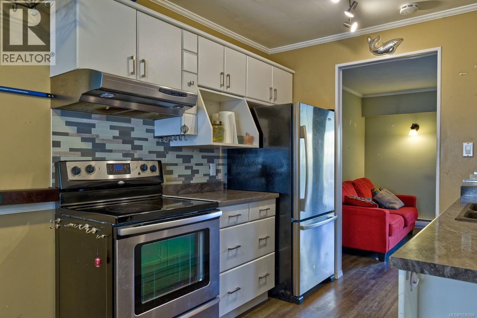 8 721 Malone Road property photo