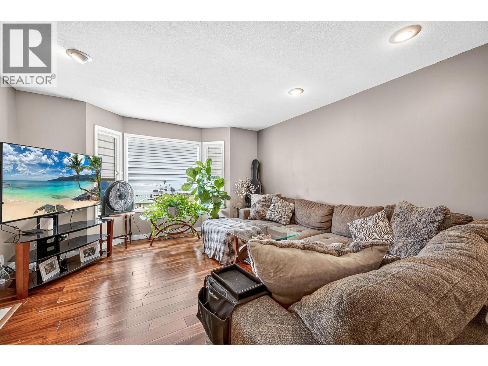 4221 WELLINGTON DRIVE Image 14