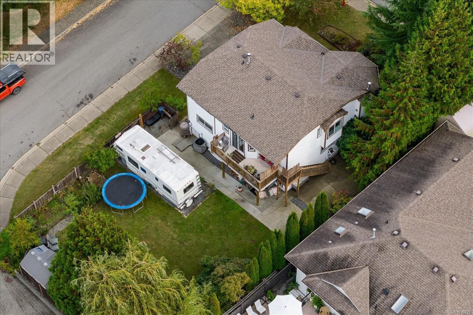 5853 Tweedsmuir Crescent property photo