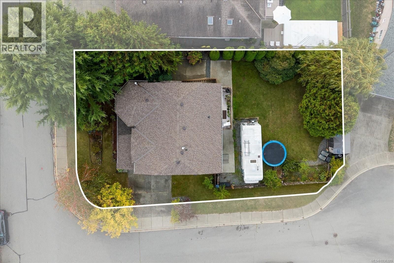 5853 Tweedsmuir Crescent property photo