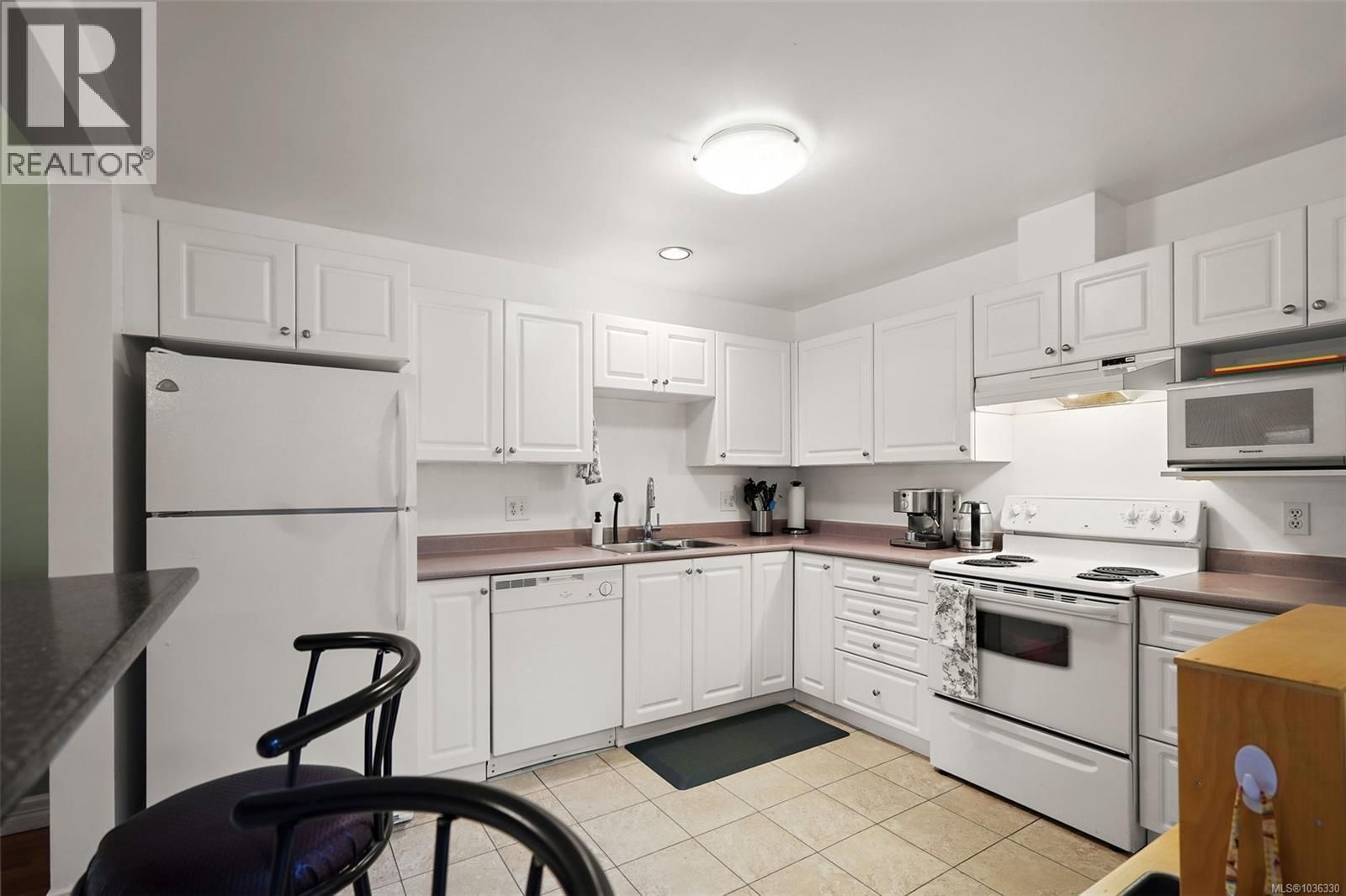 306 3400 Quadra Street property photo