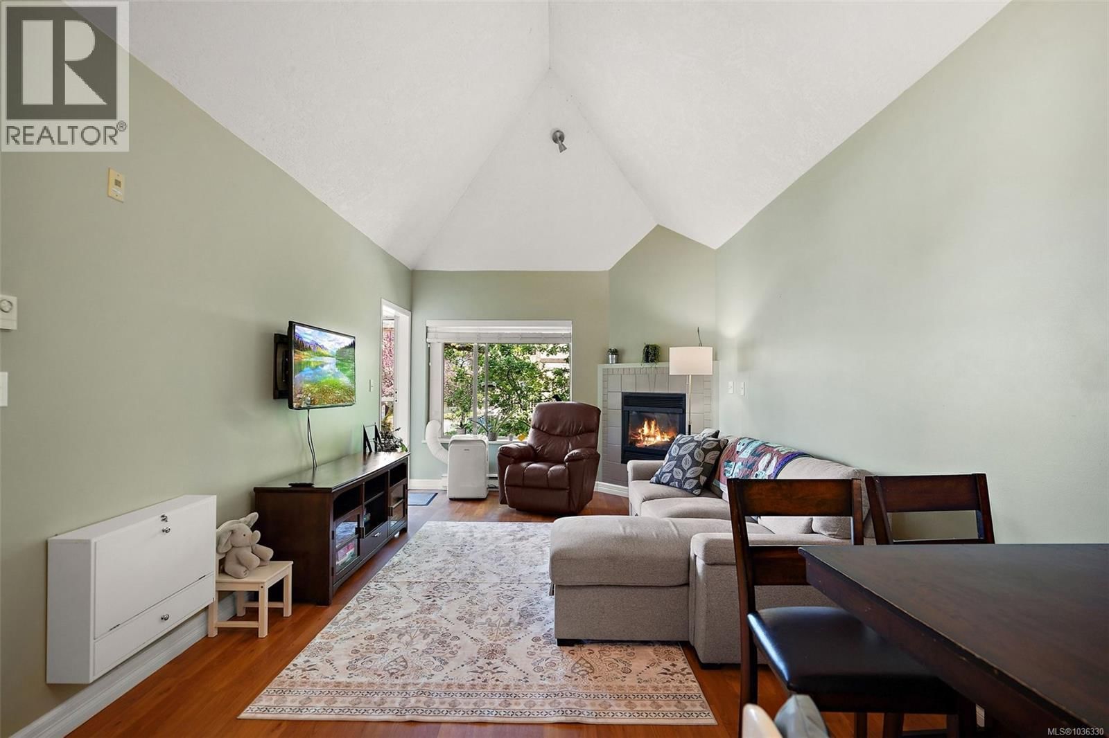 306 3400 Quadra Street property photo