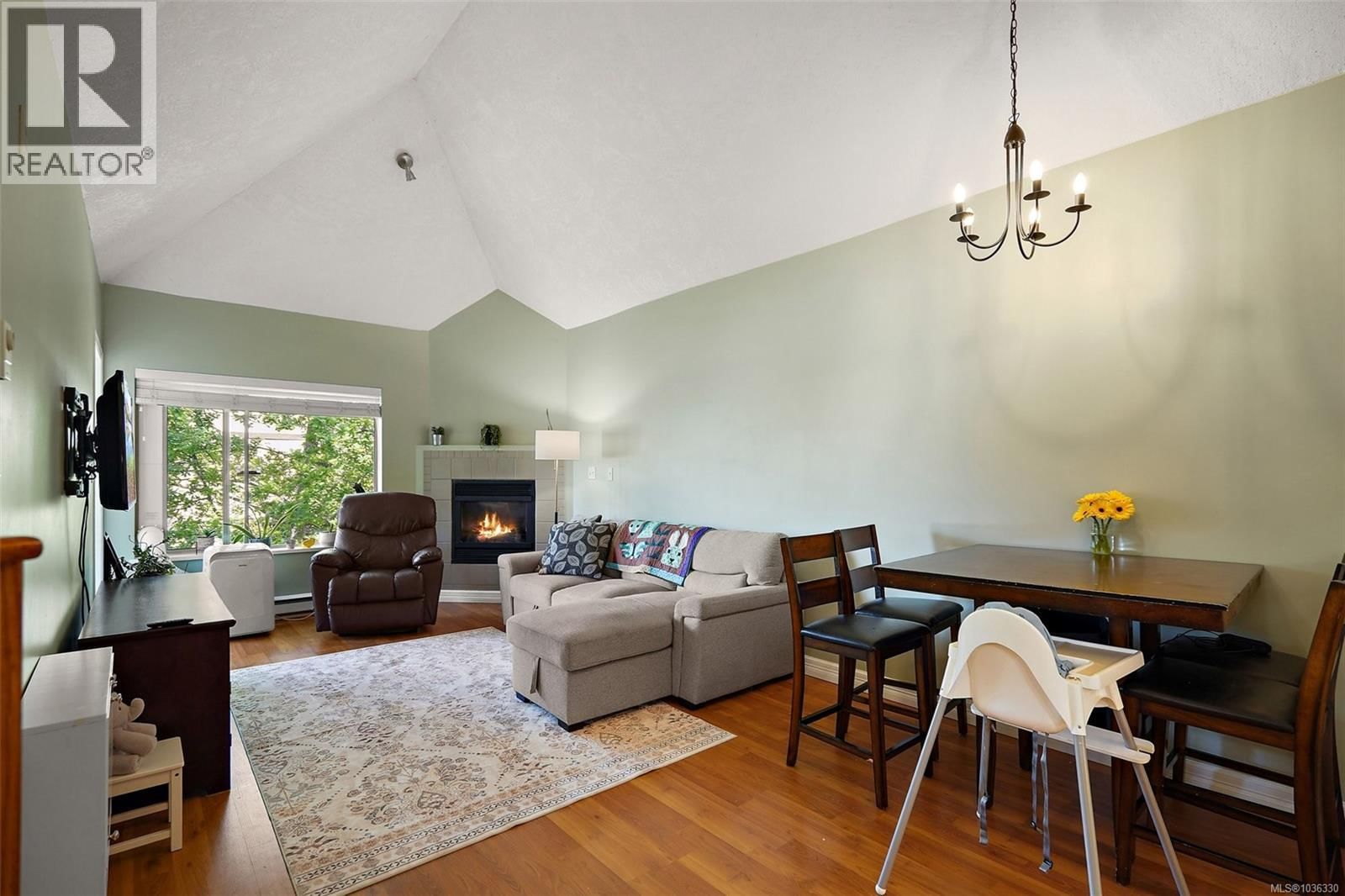306 3400 Quadra Street property photo