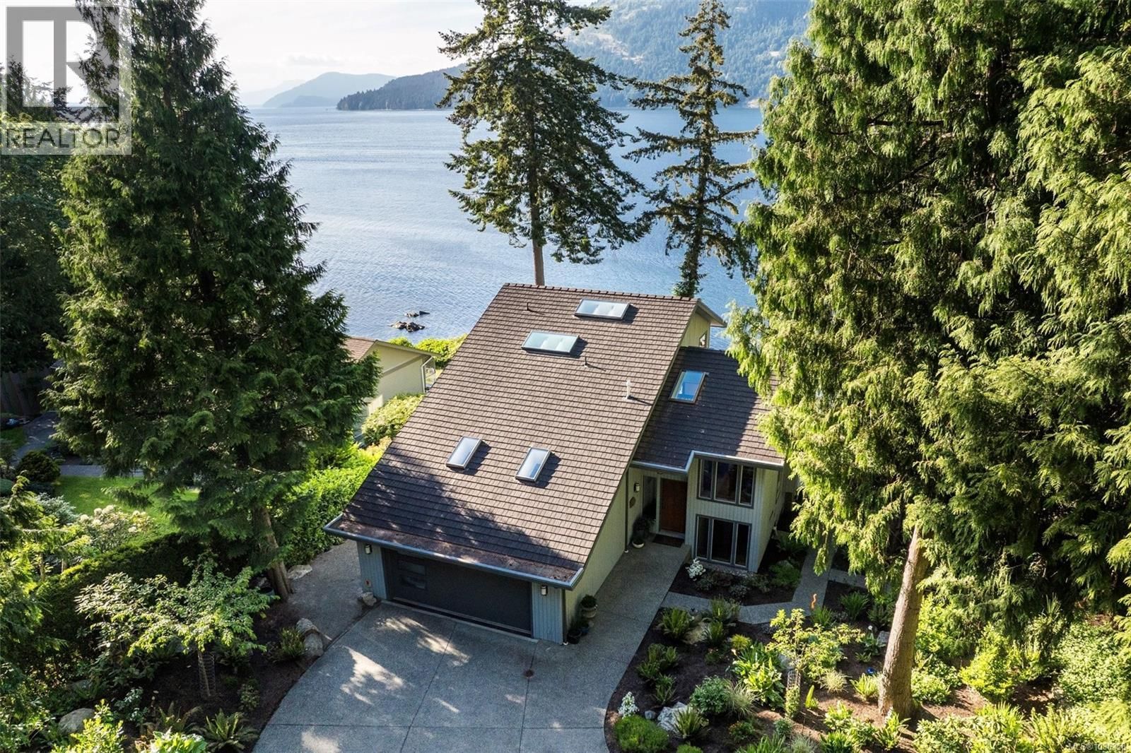 958 Lands End Road, North Saanich, British Columbia V8L 4R4