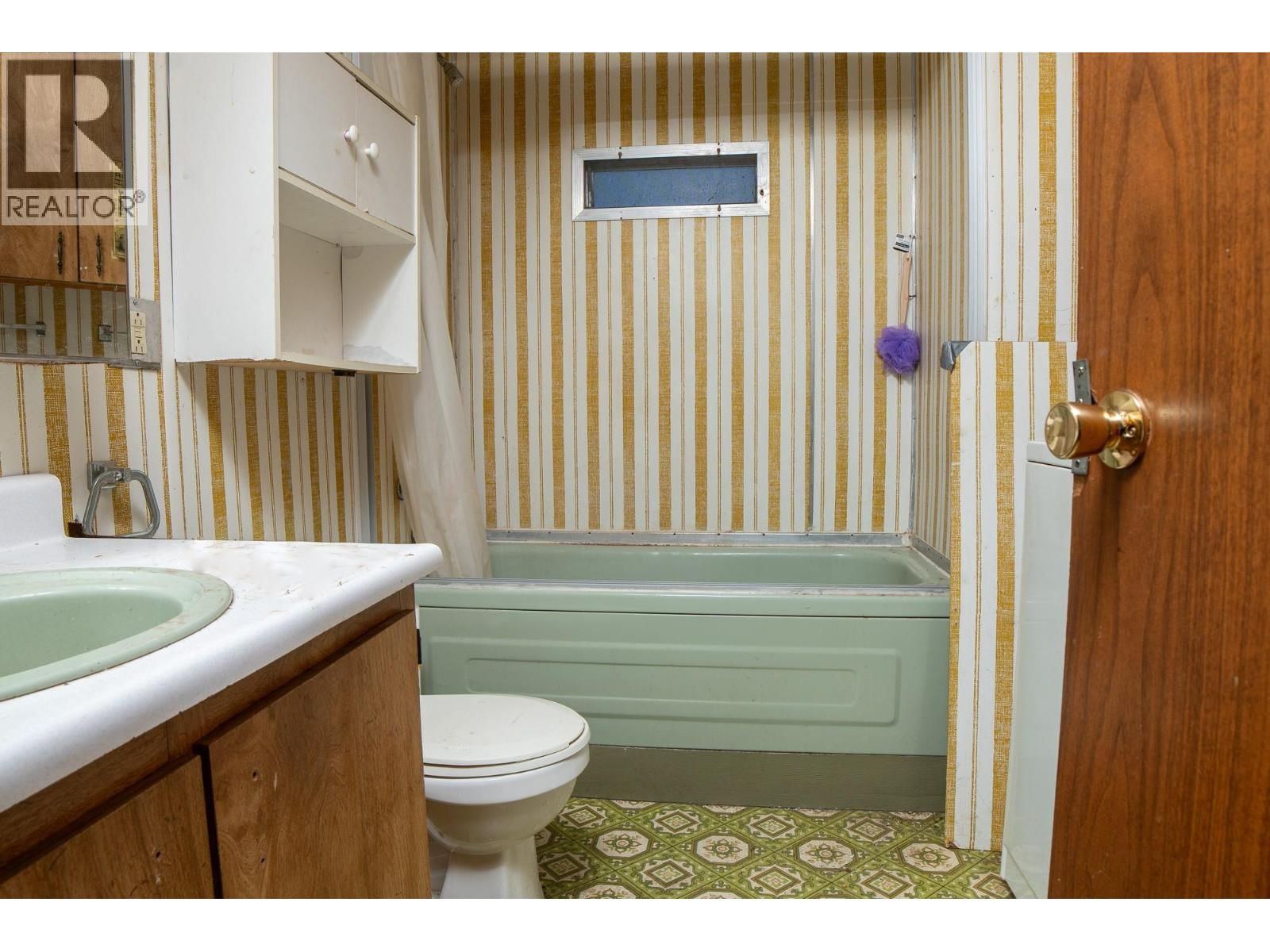 9308 MAIN STREET Image 18