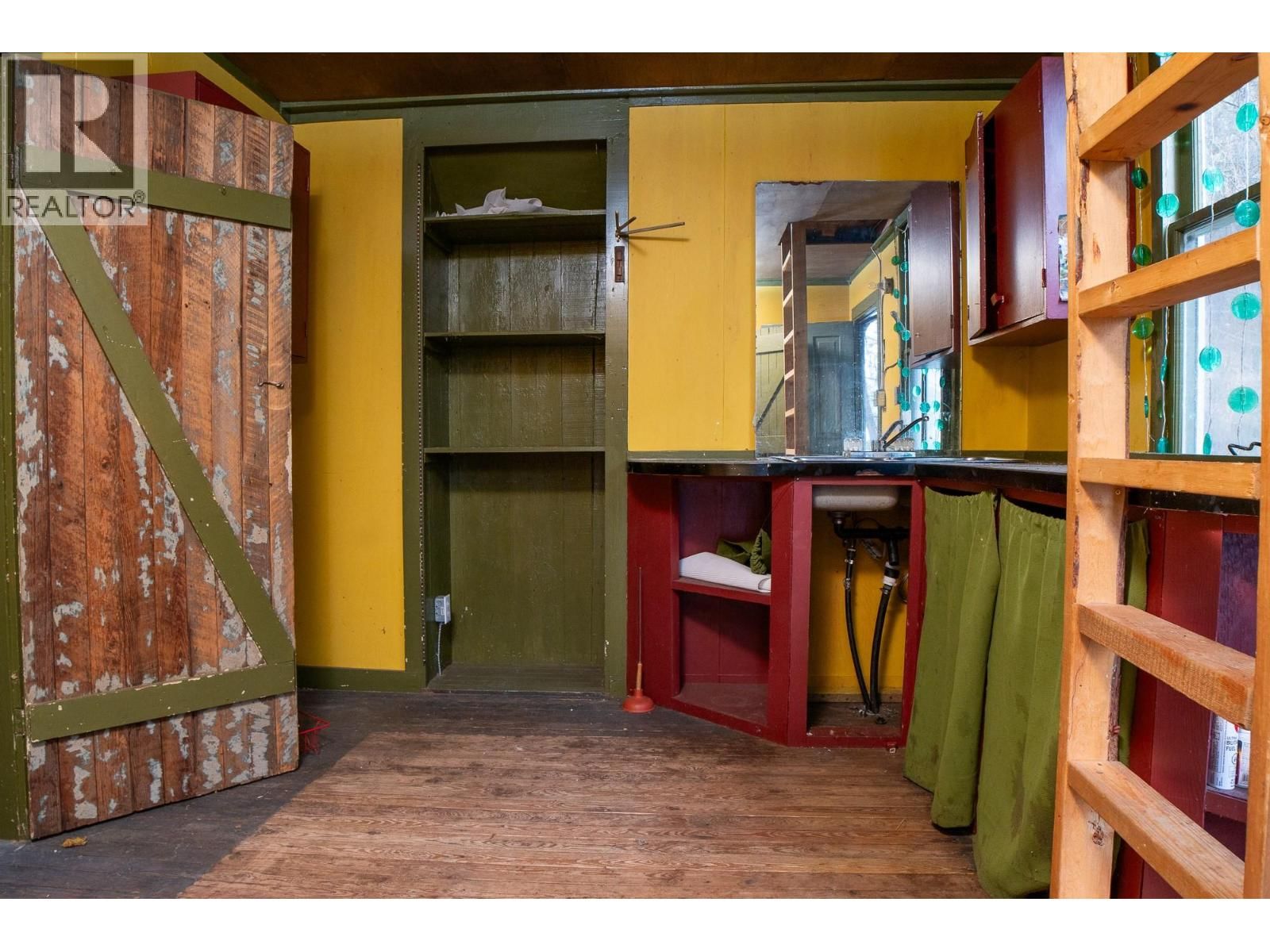 9308 MAIN STREET Image 22