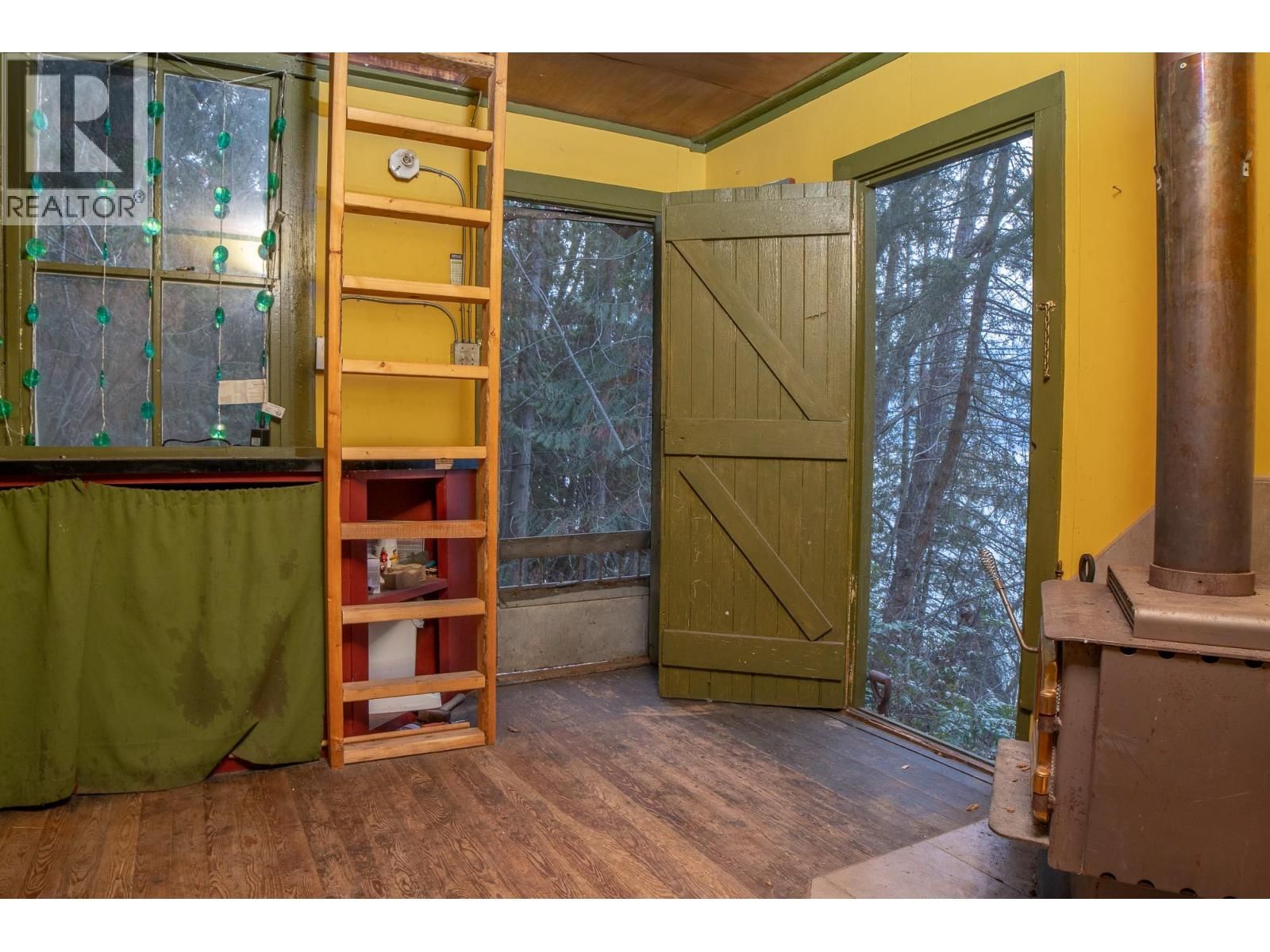 9308 MAIN STREET Image 23