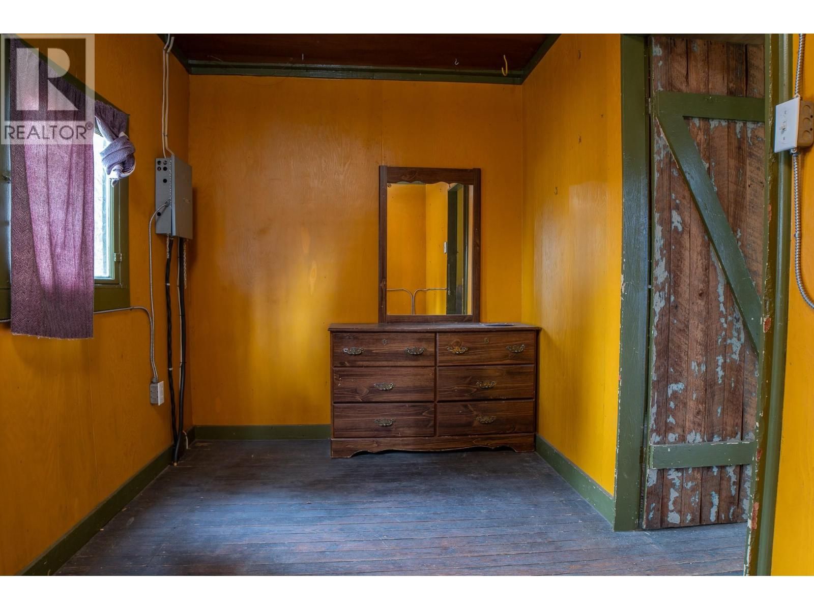 9308 MAIN STREET Image 24