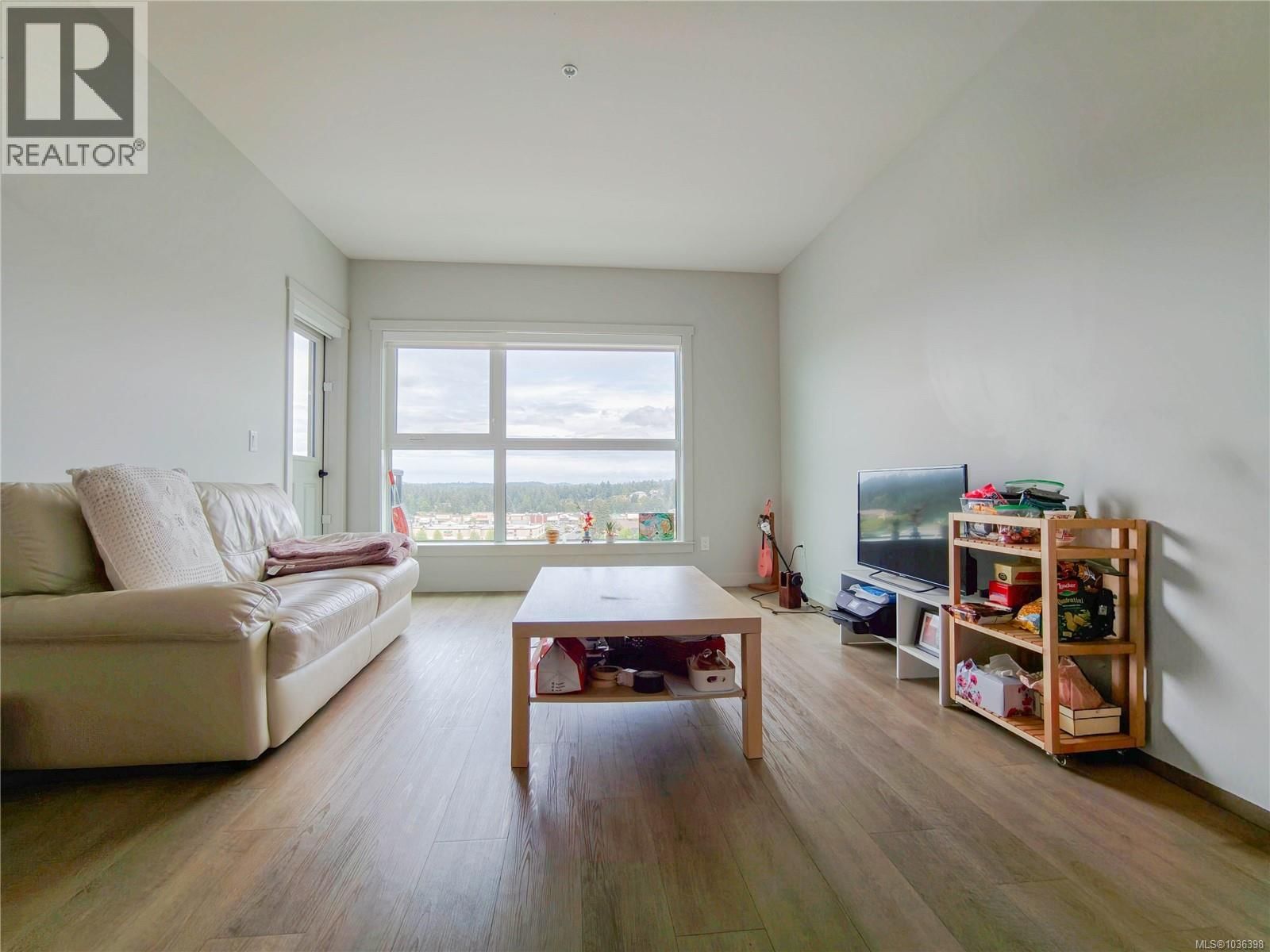 502 2465 Gateway Road property photo