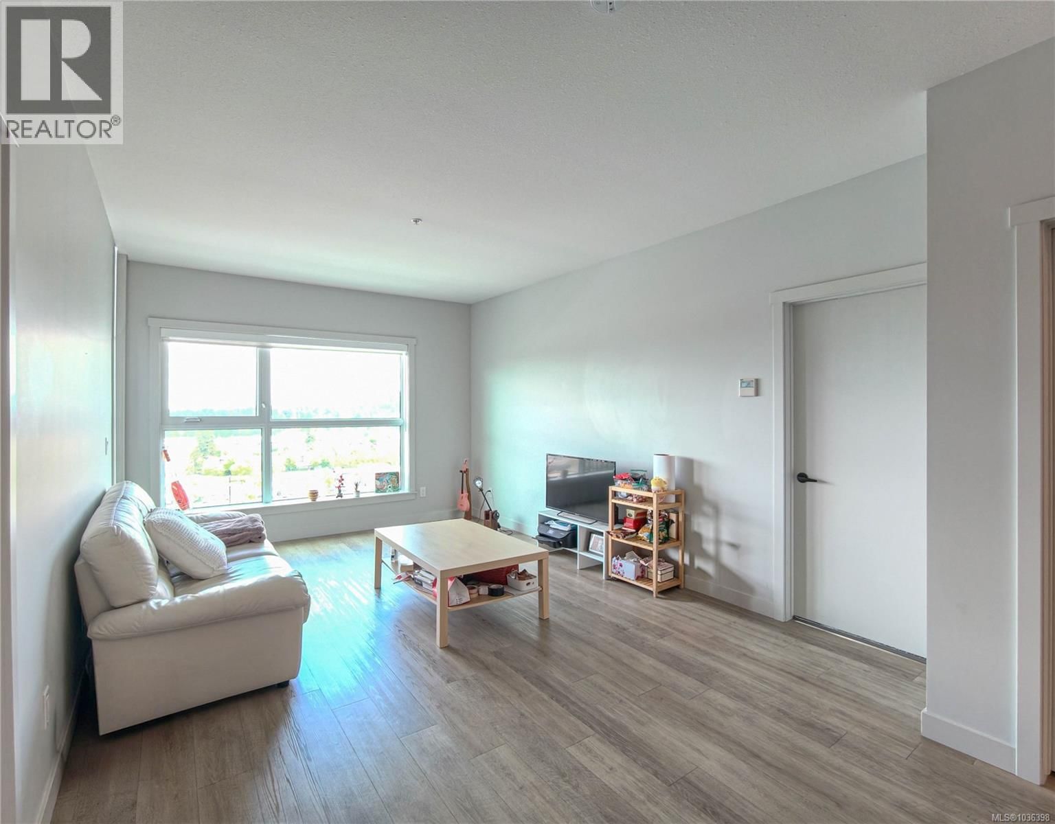 502 2465 Gateway Road property photo
