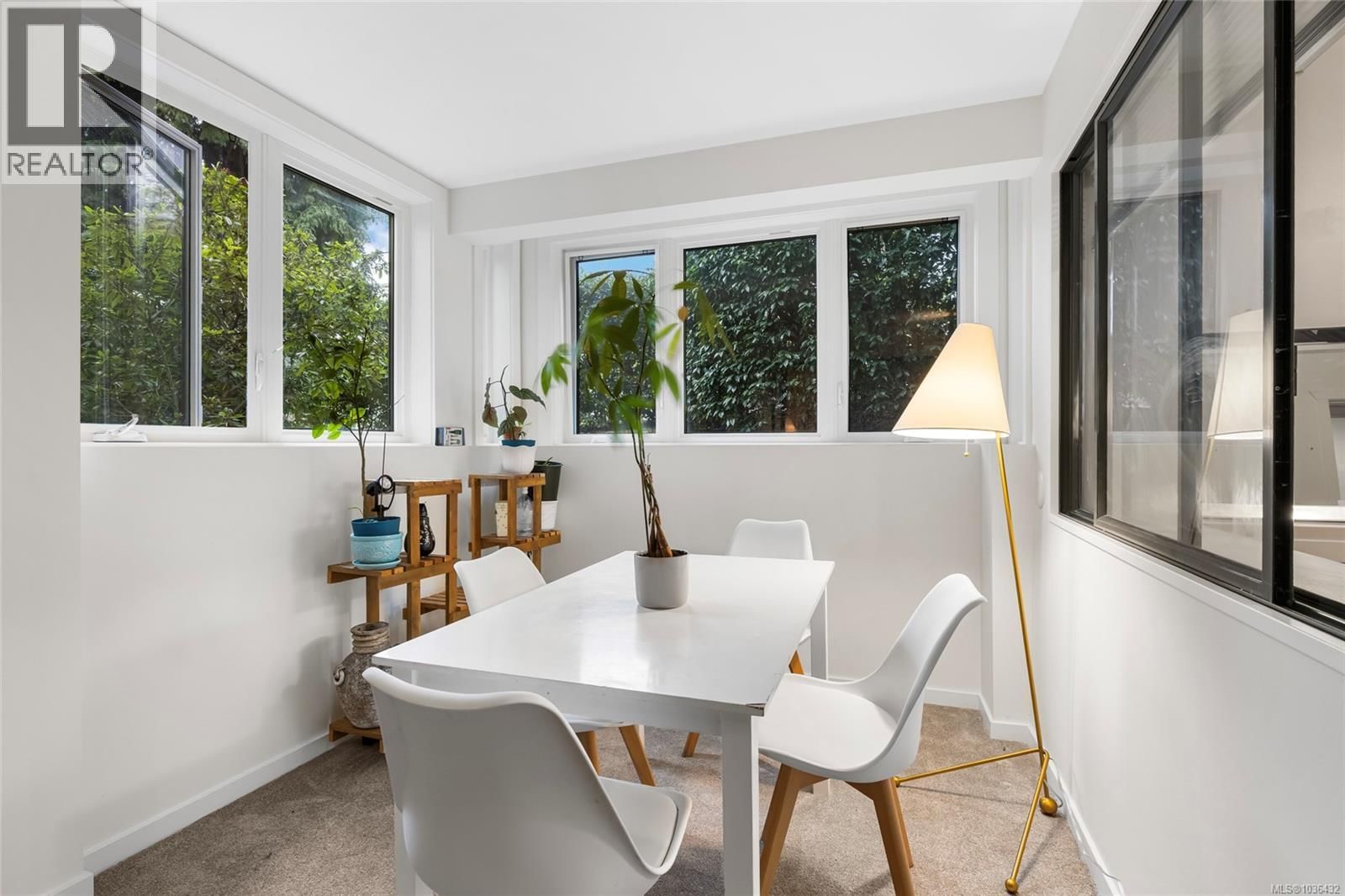 103 1875 Lansdowne Road property photo