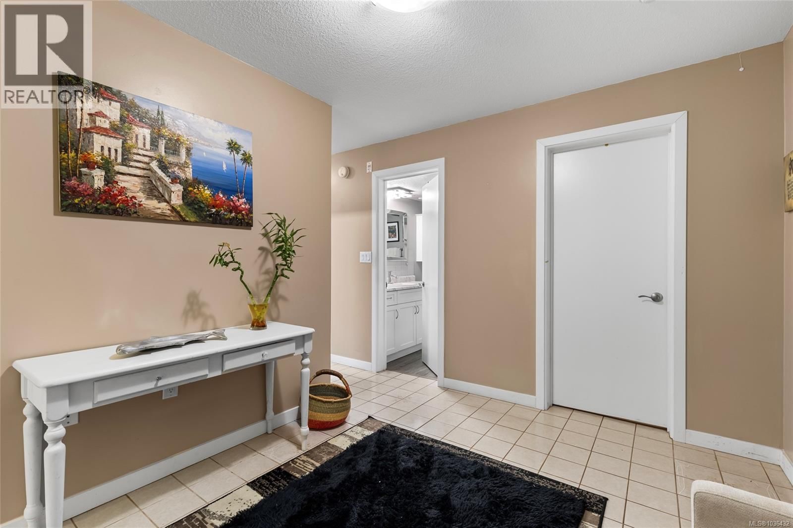 103 1875 Lansdowne Road property photo