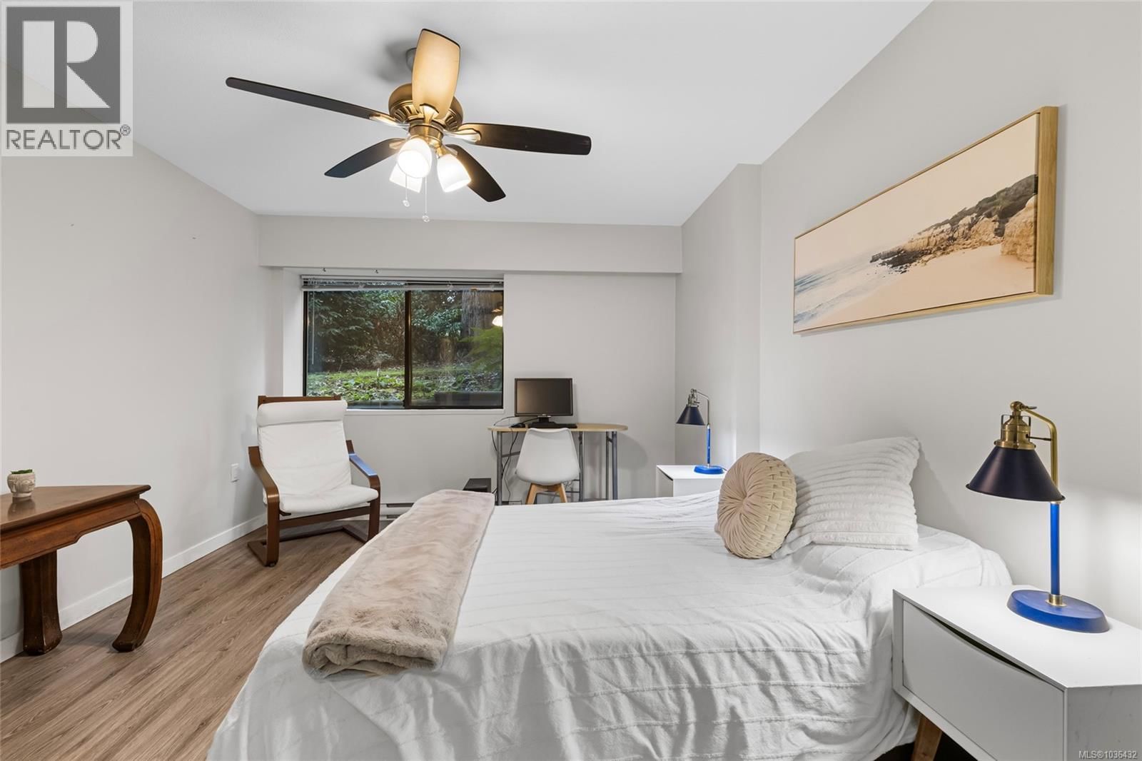 103 1875 Lansdowne Road property photo