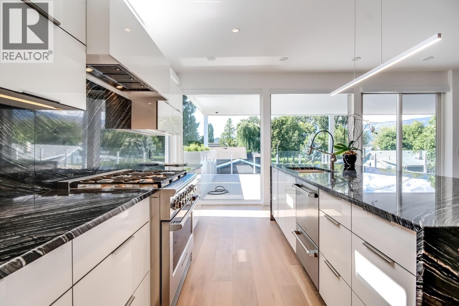 201 - 2630 BATH STREET Image 5