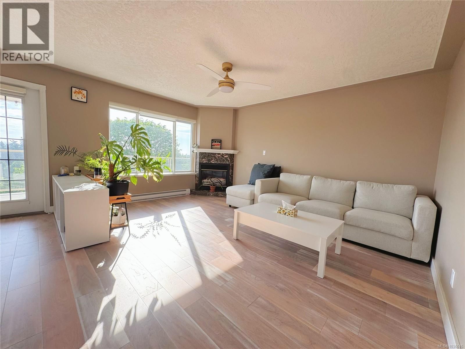 2596 Crystalview Drive property photo
