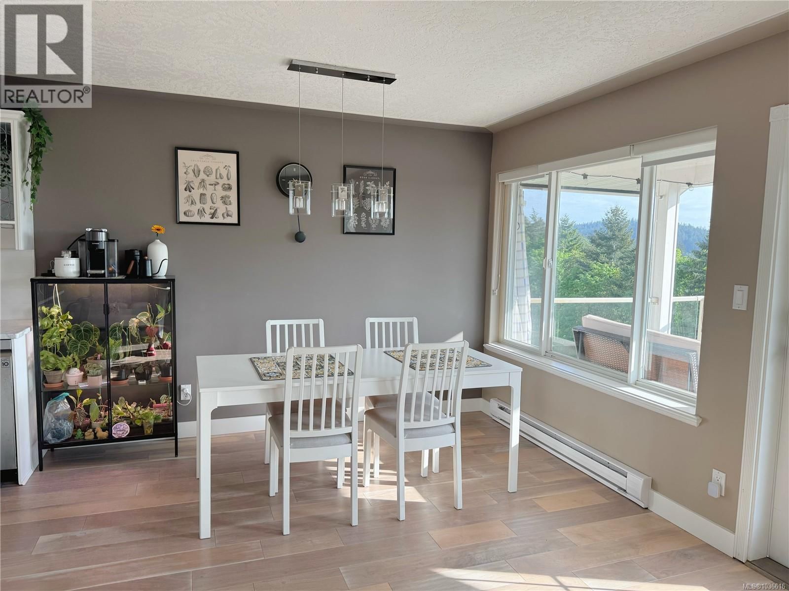 2596 Crystalview Drive property photo