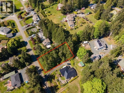 9 Tozer Road | Fanny Bay British Columbia | Slide Image Three