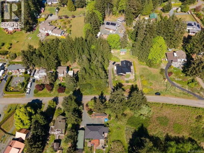 9 Tozer Road | Fanny Bay British Columbia | Slide Image Four