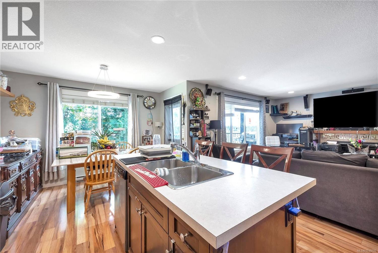 1054 Southwood Drive property photo