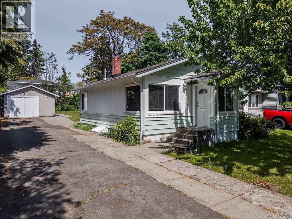 880 Eberts Street property photo