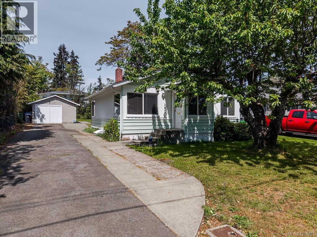 880 Eberts Street property photo