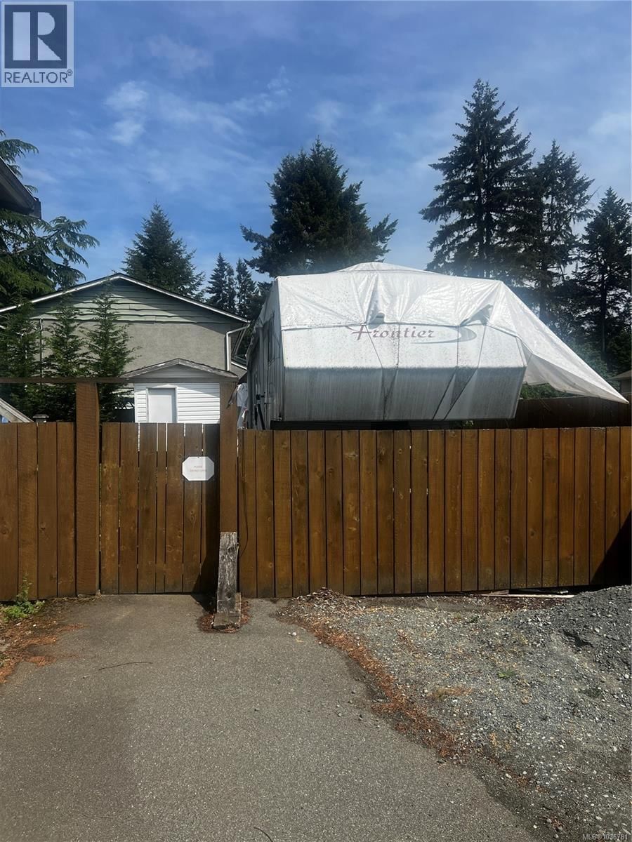 3796 Departure Bay Road property photo