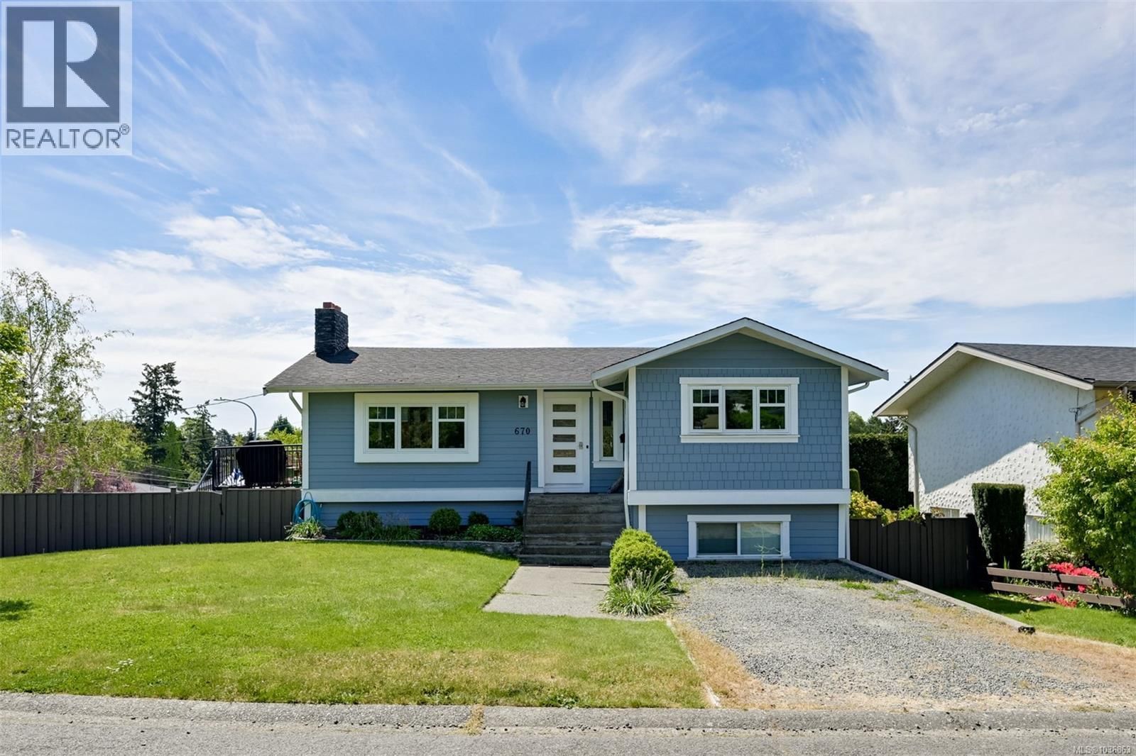 670 Polyanthus Crescent property photo