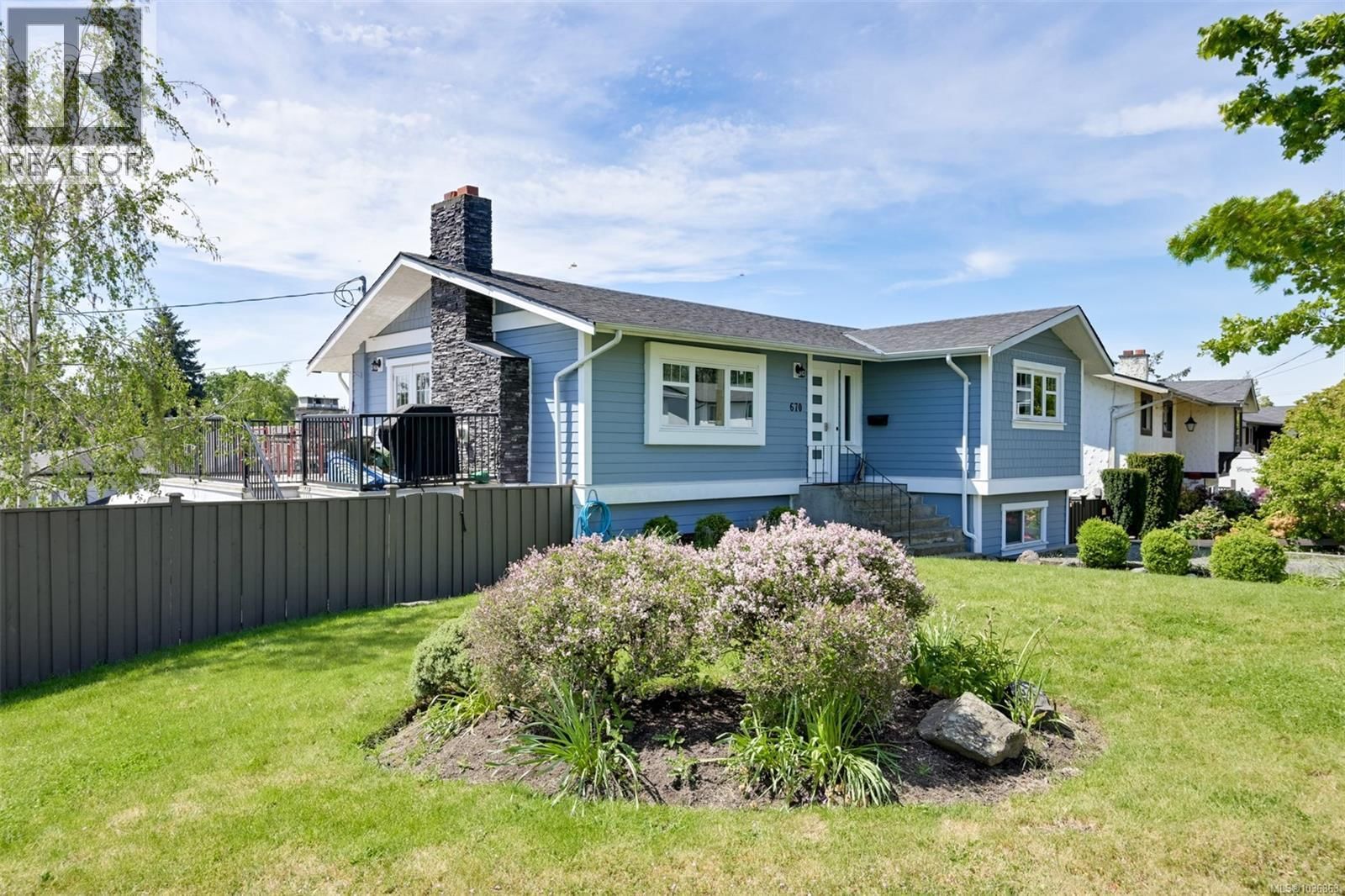 670 Polyanthus Crescent property photo