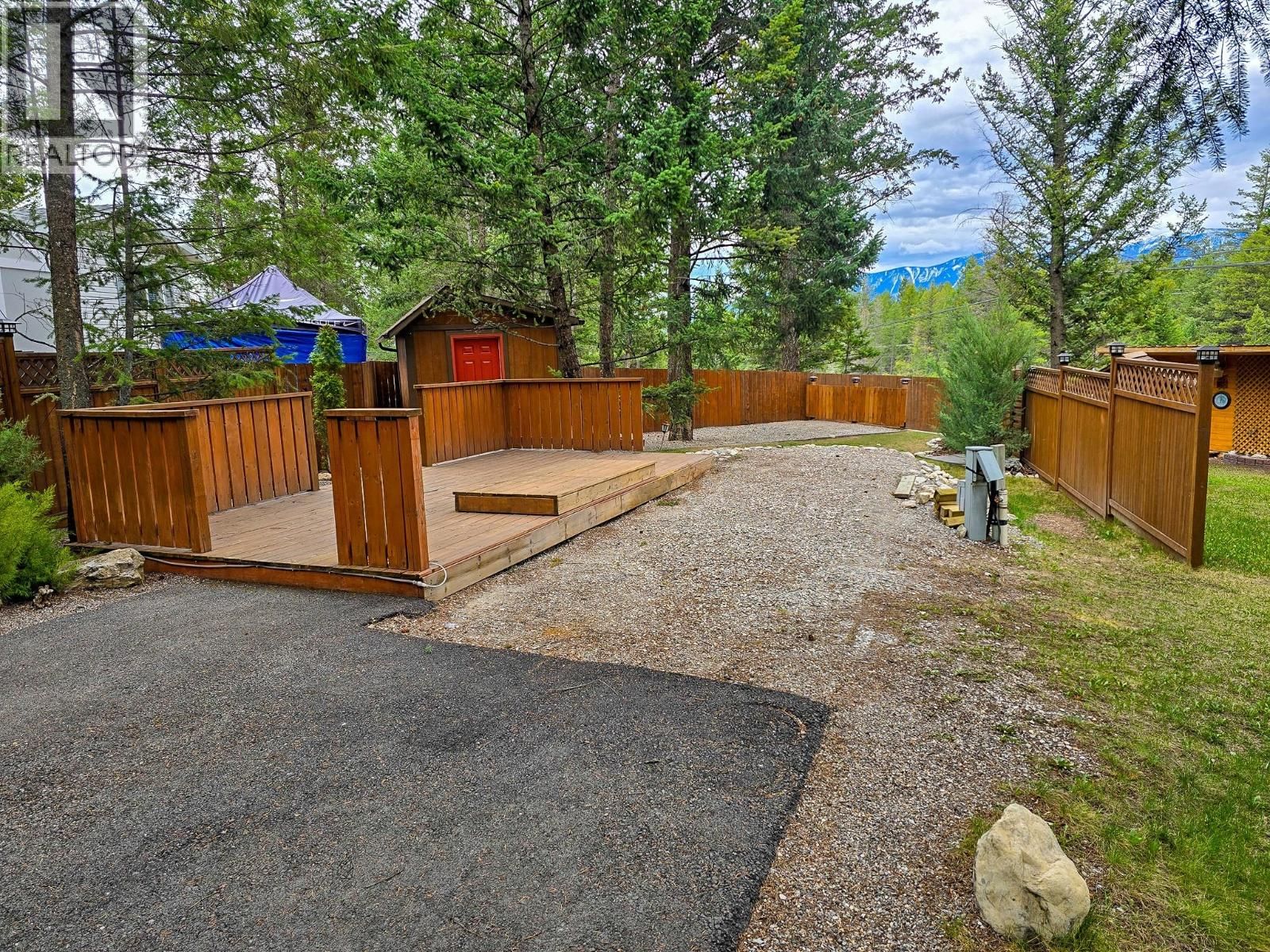 8523 Eacrett Road, Radium Hot Springs, British Columbia V0A 1M0