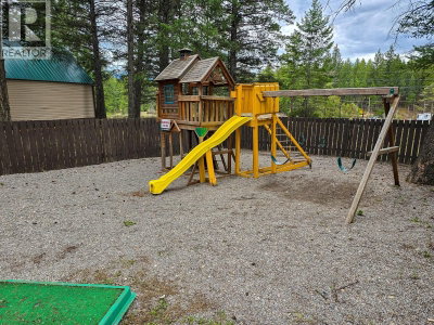 8523 Eacrett Road | Radium Hot Springs British Columbia | Slide Image Nine