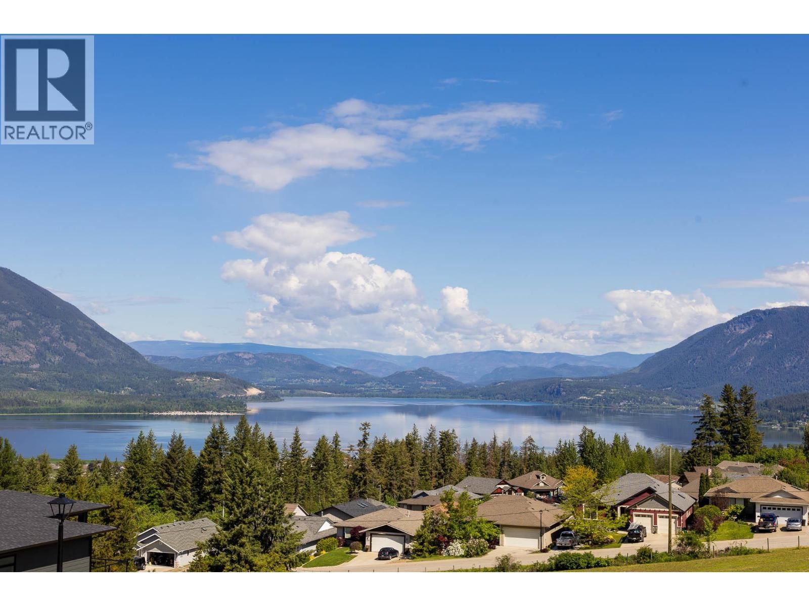 1180 16 Avenue Southeast, Salmon Arm, British Columbia V1E 2R5