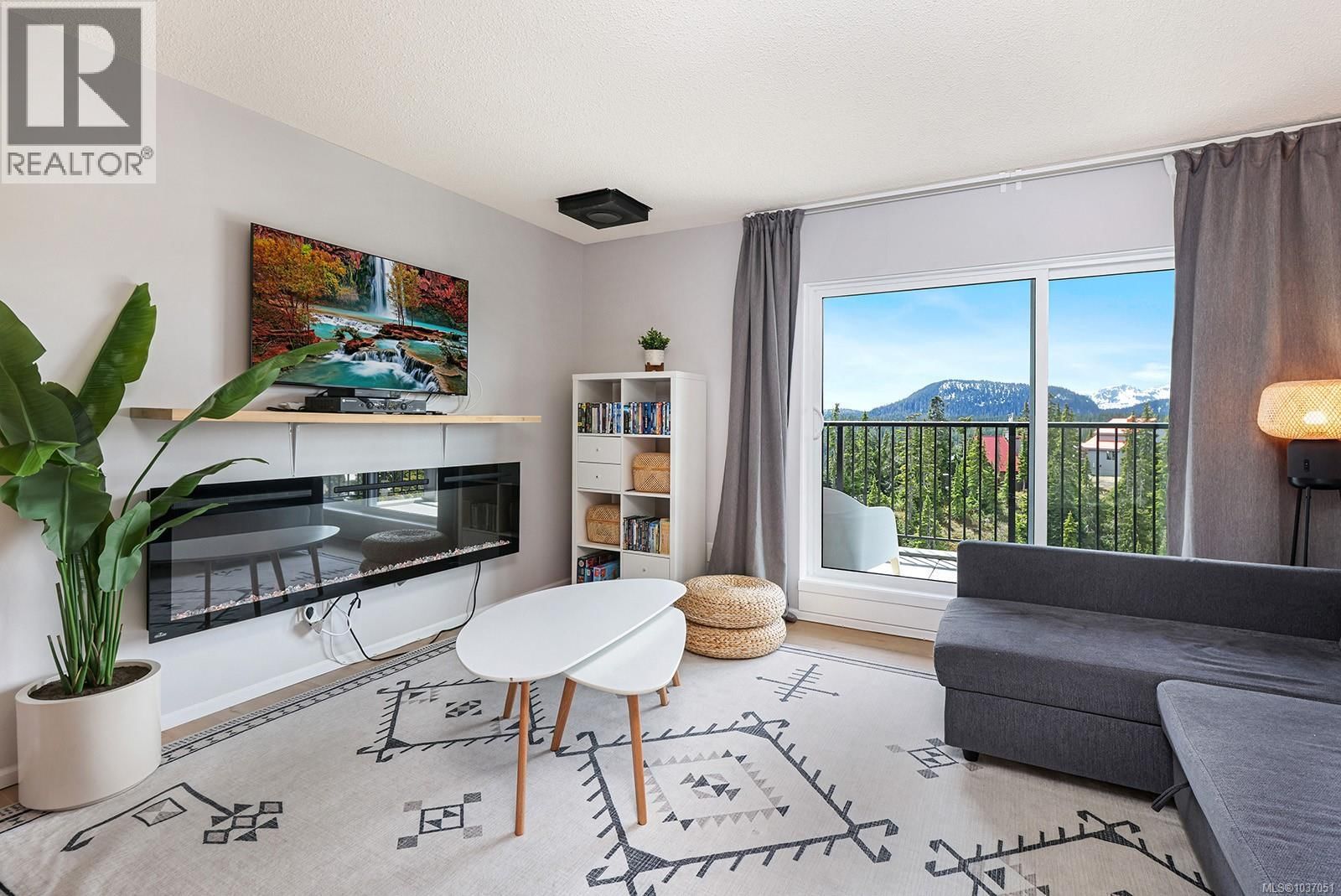 695 Castle Crag Crescent, Courtenay, British Columbia V9J 1L0