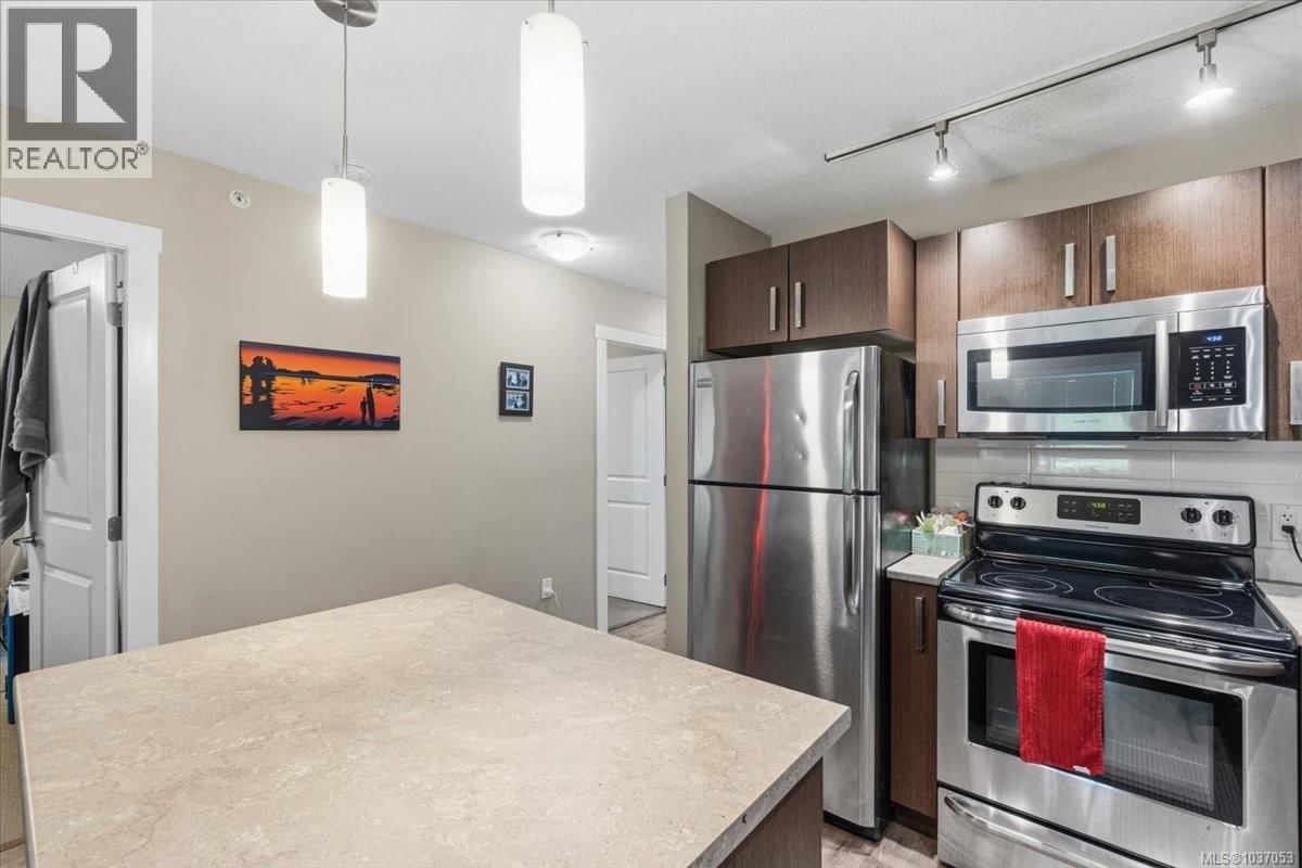 102 1600 Caspers Way property photo