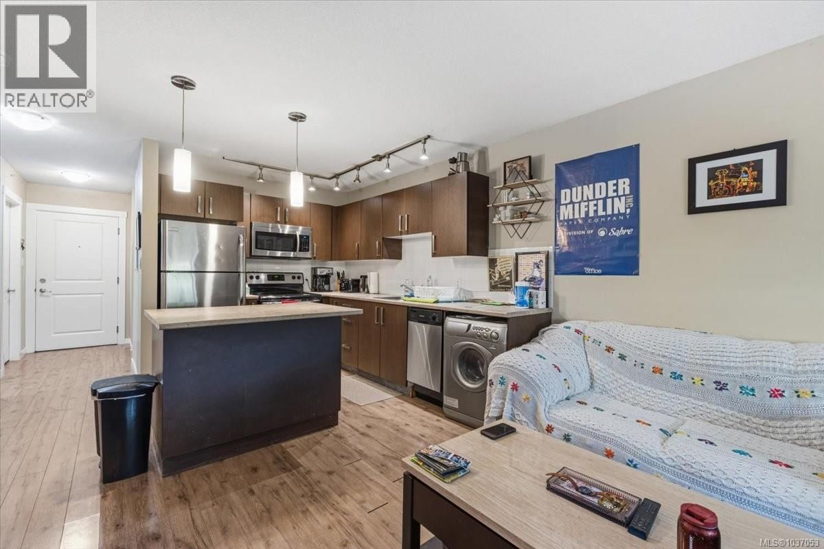 102 1600 Caspers Way property photo