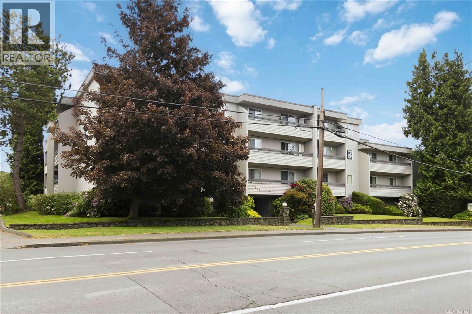 314 3235 Quadra Street property photo