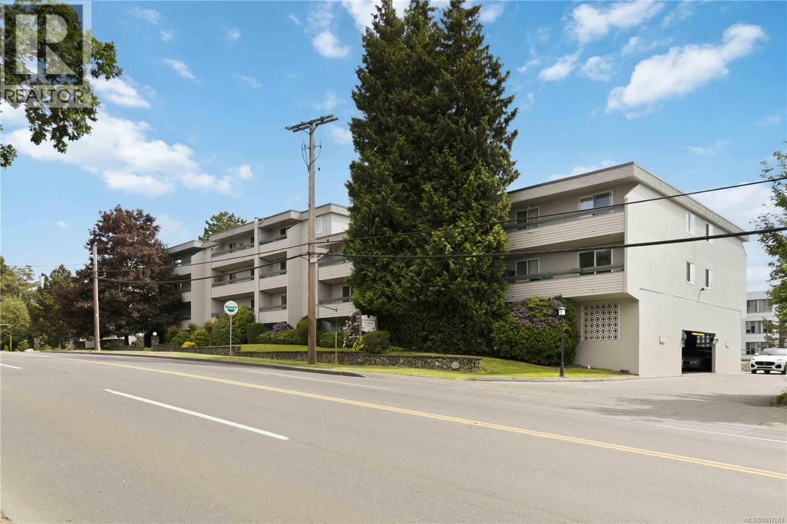 314 3235 Quadra Street property photo