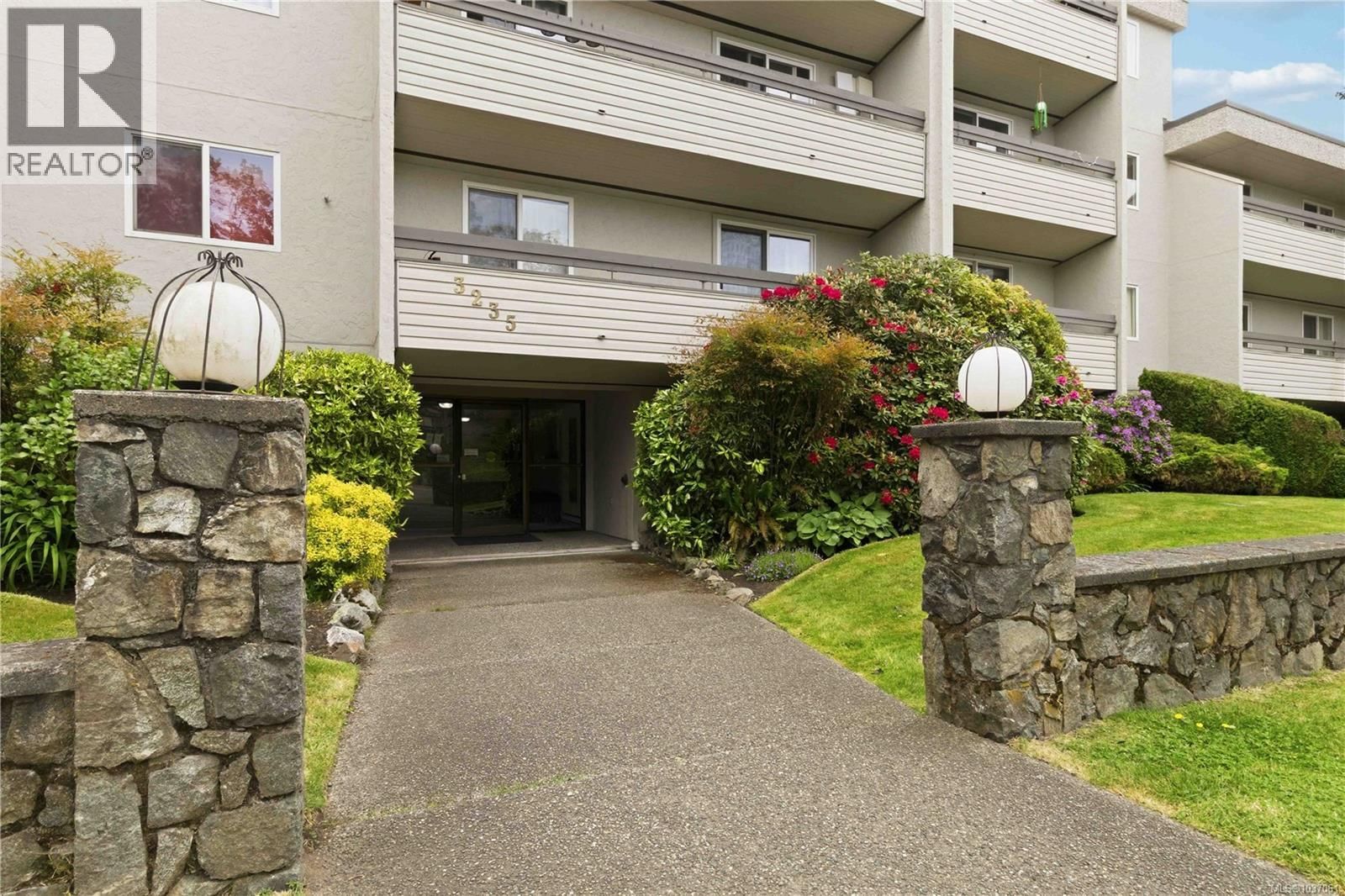 314 3235 Quadra Street property photo
