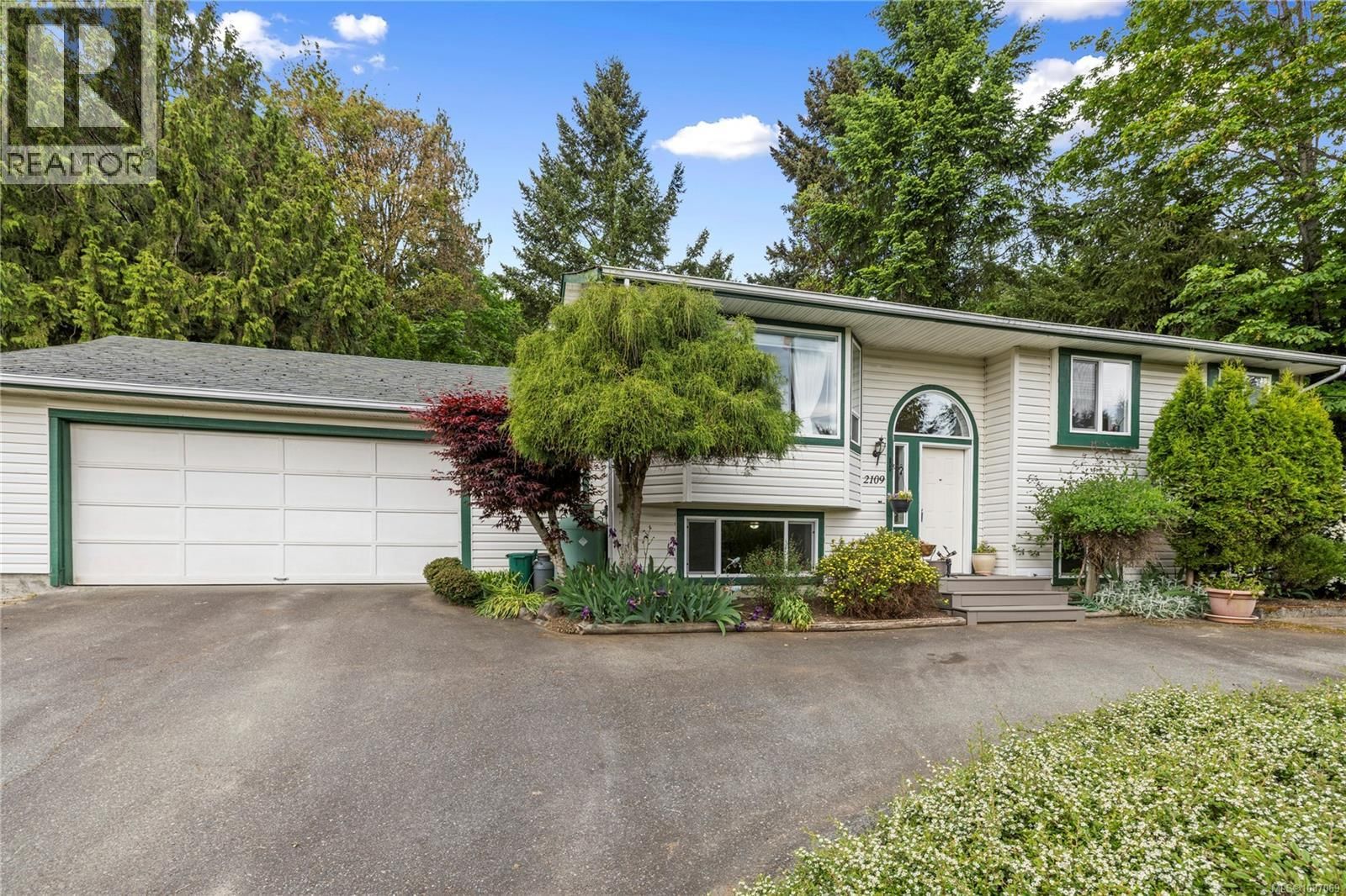 2109 Lakeside Drive property photo