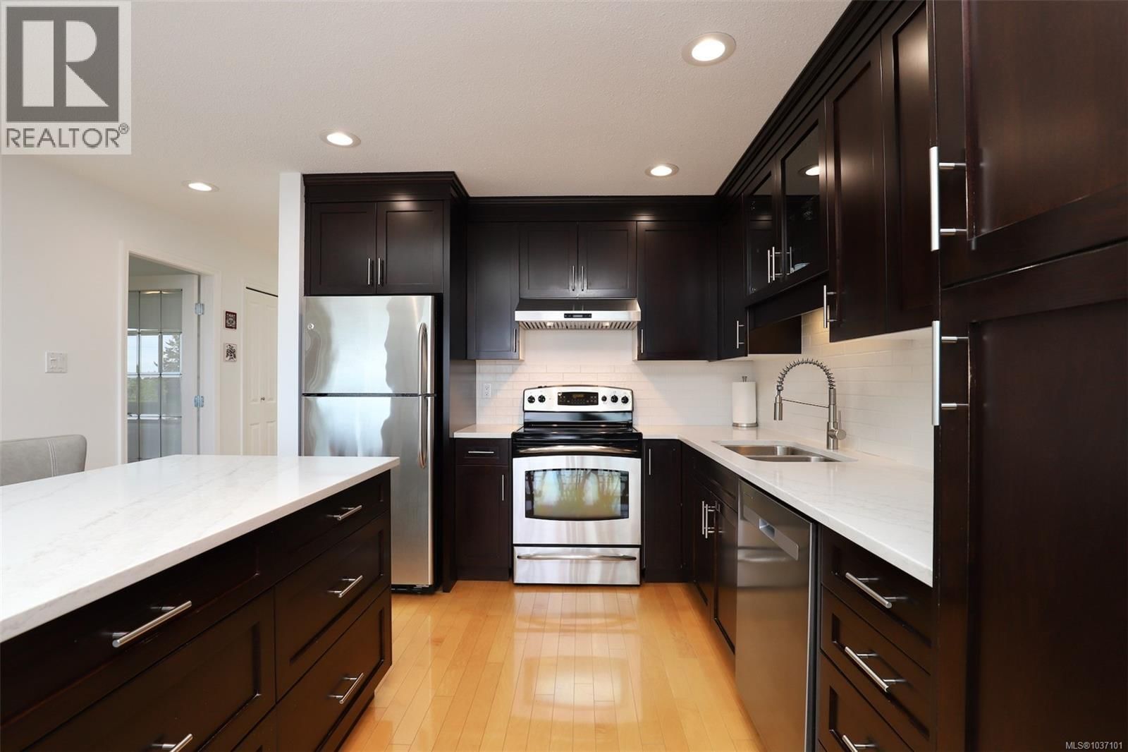 206 330 Dogwood Street property photo