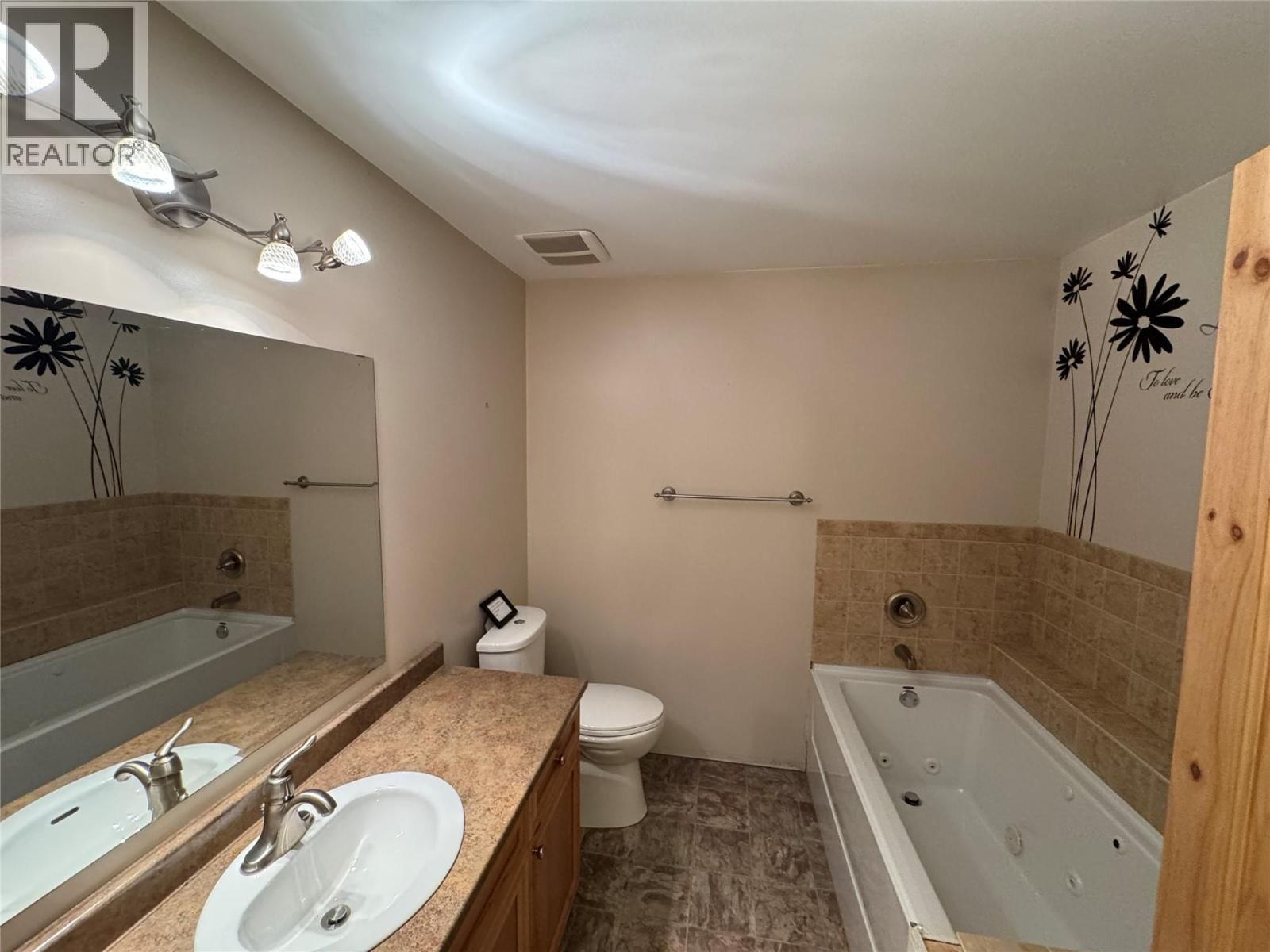 4492 IRON MOUNTAIN ROAD Image 20