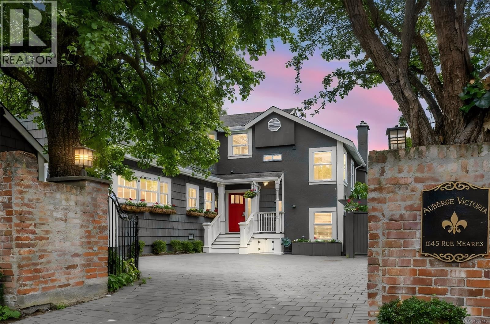 1145 Meares Street, Victoria, British Columbia V8V 3J9