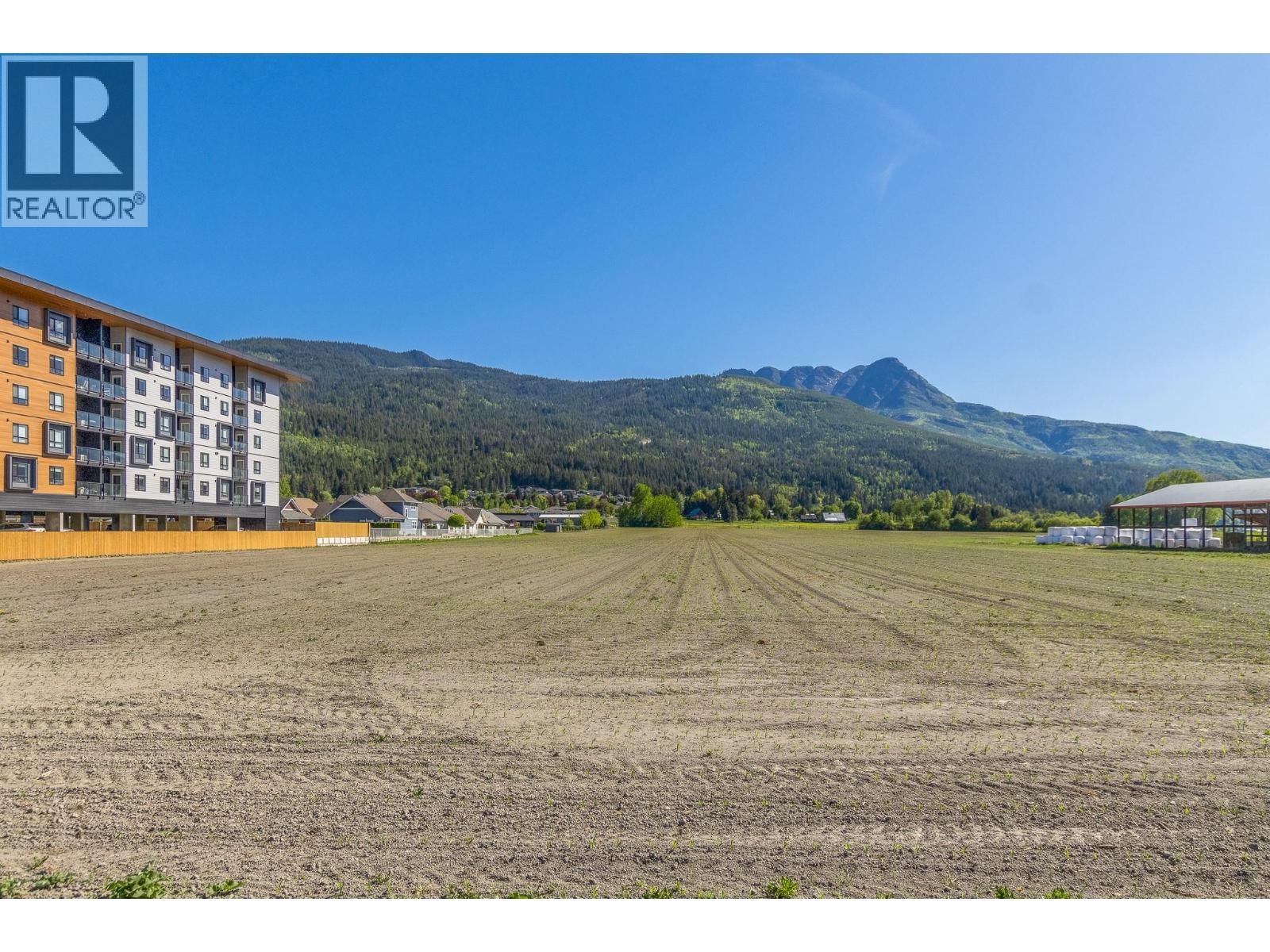 1490 10 Avenue Southwest, Salmon Arm, British Columbia V1E 1T2