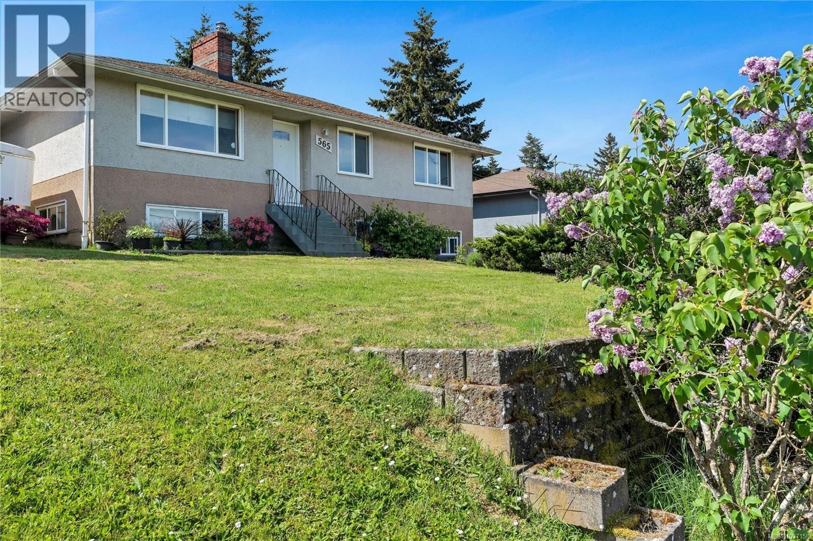 565 Baker Street property photo