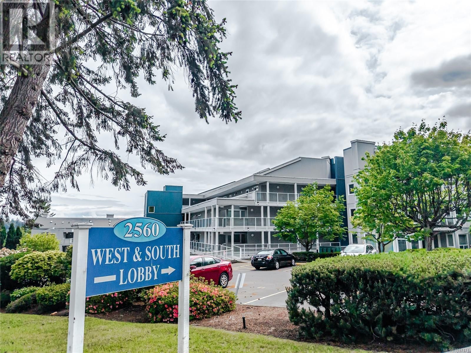601 2560 Departure Bay Road property photo