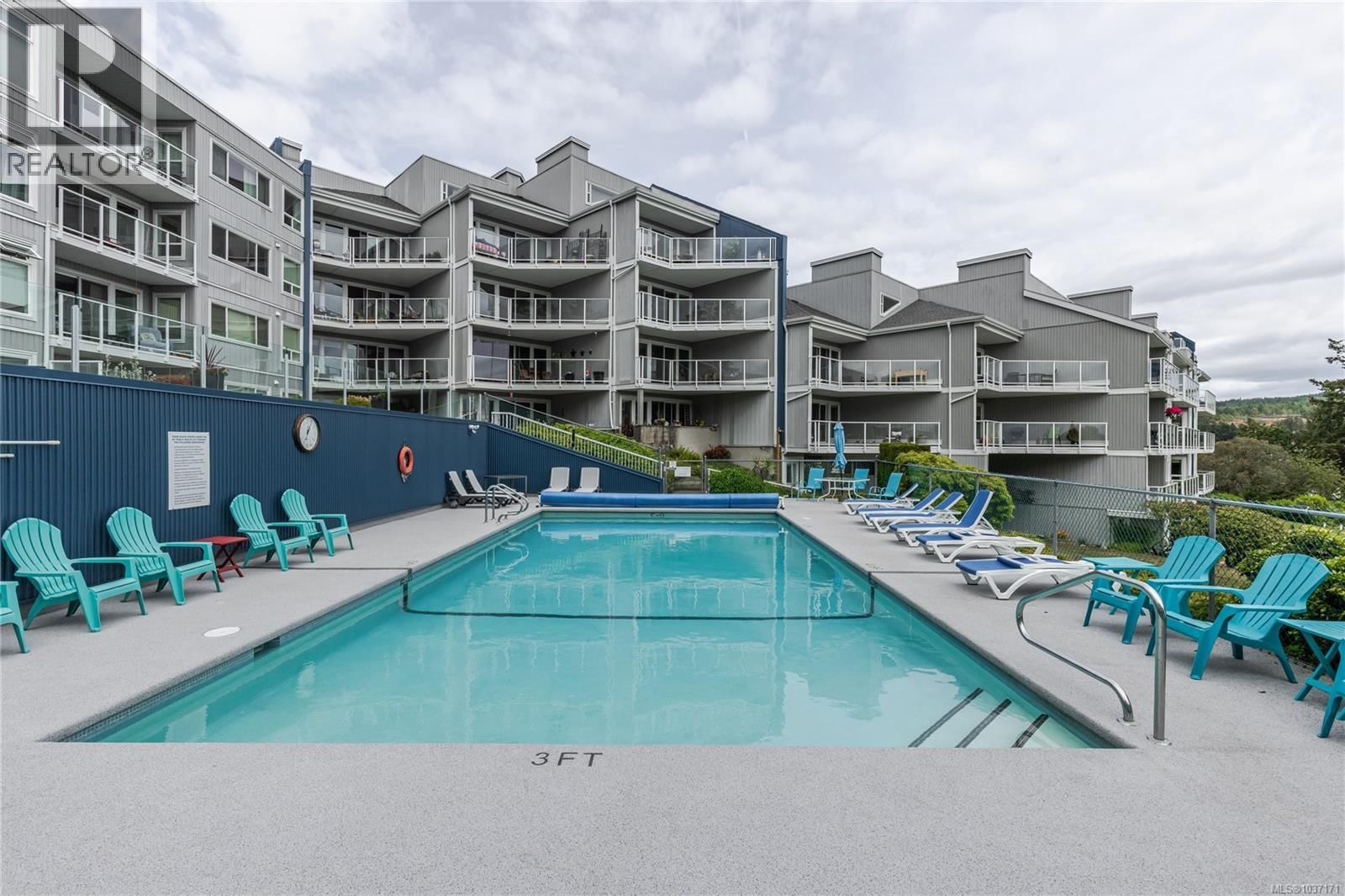 601 2560 Departure Bay Road property photo