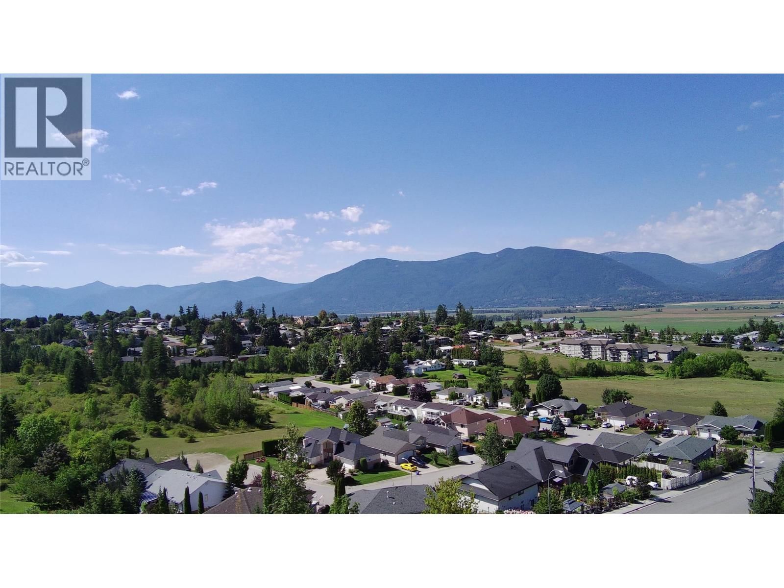 1108 12th Avenue North, Creston, British Columbia V0B 1G6