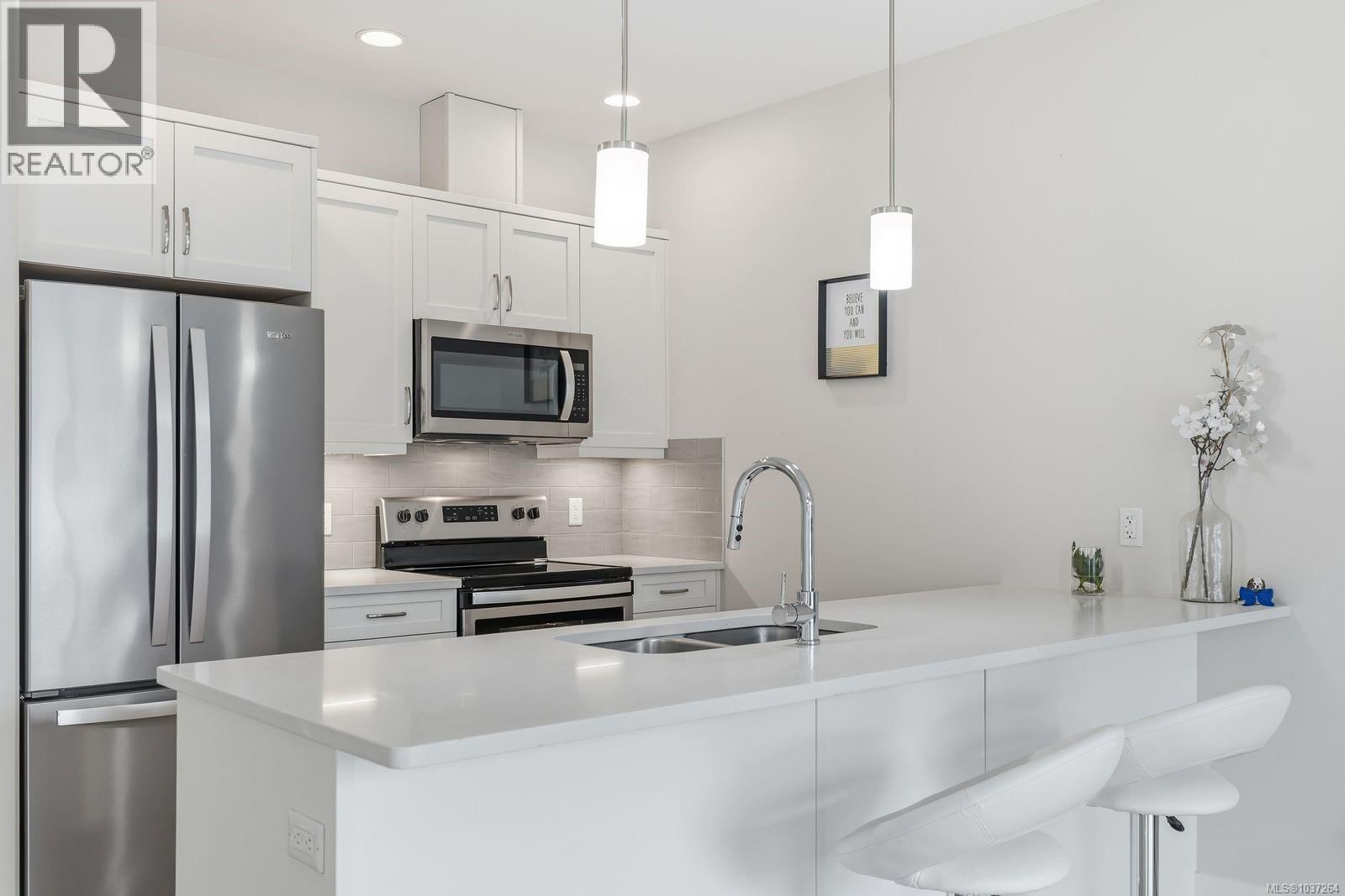 110 1800 Summerhill Place property photo